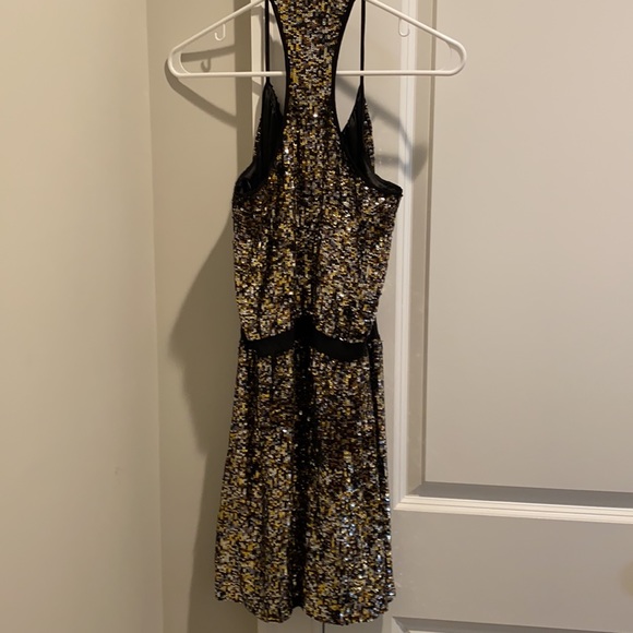Dress with sequins in gold, silver and bronze - Picture 2 of 2